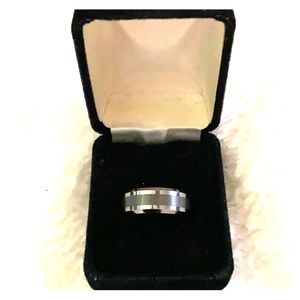 NWOT) Authentic Tungsten Carbide Ring